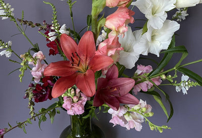 Vera Kavura: Realistic Flowers in Pastel